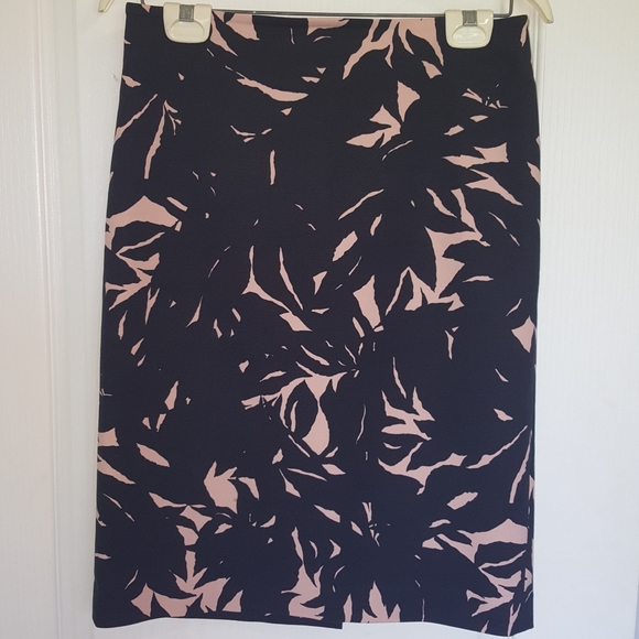 Ann Taylor Dresses & Skirts - 2/$12🌴Ann Taylor Pencil Skirt